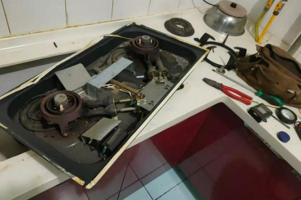 燃氣灶的點火線路出現問題